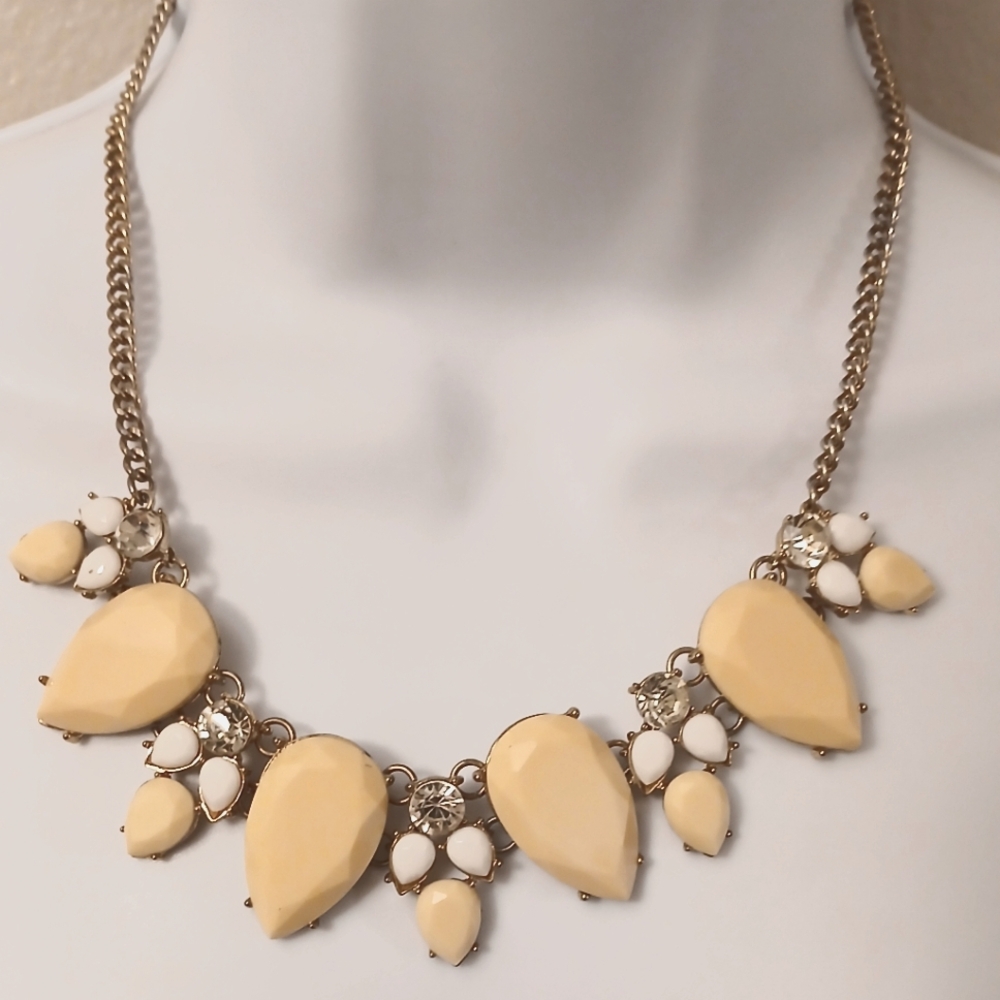 Elegant Gold and Cream Necklace